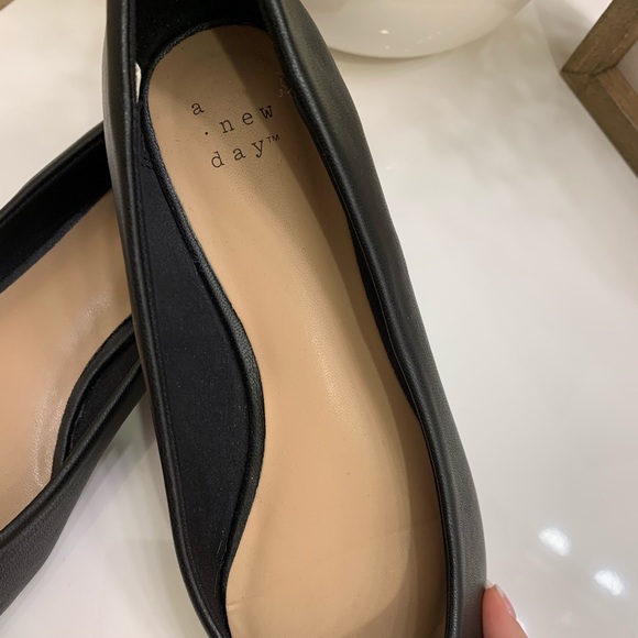 Size 6 A•NEW•DAY pointed flats - Picture 3 of 3